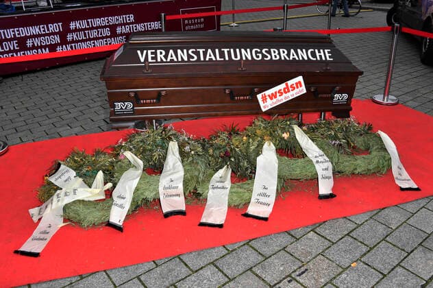 Reminder for the rescue of the meeting economy of the action alliance alarm stage dark red at the Brandenburger gate Berlin, 09 12 2020 Foto:xF.xKernx xFuturexImage