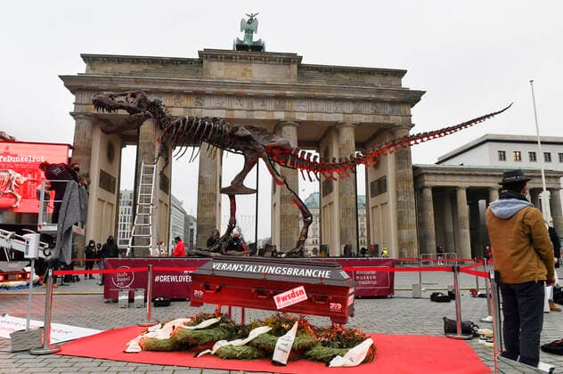 Reminder for the rescue of the meeting economy of the action alliance alarm stage dark red at the Brandenburger gate Berlin, 09 12 2020 Foto:xF.xKernx xFuturexImage