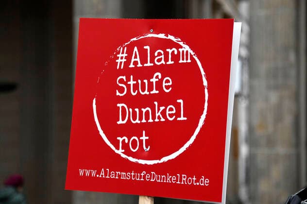 Reminder for the rescue of the meeting economy of the action alliance alarm stage dark red at the Brandenburger gate Berlin, 09 12 2020 Foto:xF.xKernx xFuturexImage