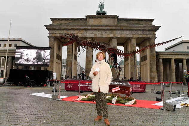 Marion Kracht at the vigil to save the event industry from the action alliance Alarmstufe Dunkelrot at the Brandenburg Gate Berlin, 09 12 2020 Foto:xF.xKernx xFuturexImage