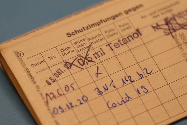Marburg, Germany 09 December 2020 A vaccination against Covid 19 has been entered in a vaccination book Vaccination record, Hesse Copyright: xFotostandx