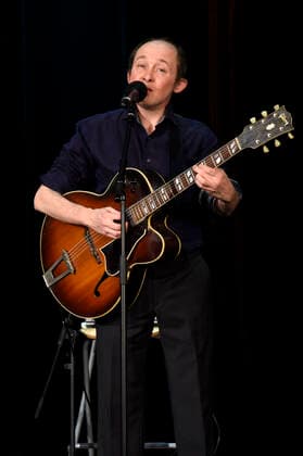 John Brunton at the digital evening with the Duo Hiraeth at the Kleines Theater Haar Haar, 09 12 2020 Foto:xS.xAdamx xFuturexImage