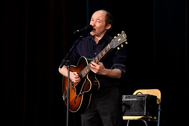 John Brunton at the digital evening with the Duo Hiraeth at the Kleines Theater Haar Haar, 09 12 2020 Foto:xS.xAdamx xFuturexImage