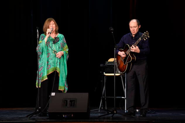 Tricia Leonard and John Brunton at the digital evening with the Duo Hiraeth at the Kleines Theater Haar Haar, 09 12 2020 Foto:xS.xAdamx xFuturexImage