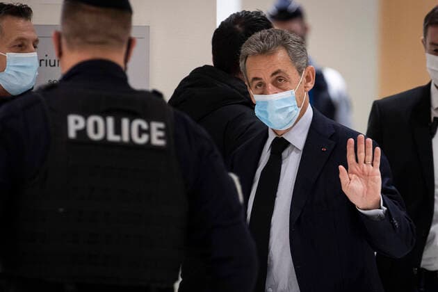 Bilder des Jahres 2020, News 12 Dezember News Themen der Woche KW50 Paris, France, December 10, 2020 - Former French president Nicolas Sarkozy arrives at the court for the last day of his trial for attempted bribery of a judge, in Paris on December 10, 2020. Sarkozy, 65, a rightwing politician who led France between 2007 and 2012, has repeatedly denied the accusations of corruption and influence peddling for allegedly trying to bribe a judge for information in a case known as the bugging affair . The prosecution alleges Sarkozy and his lawyer, attempted to bribe a senior magistrate to hand over secret information from a separate investigation against the former French leader. Sarkozy becomes the first ex president to stand trial on corruption charges.  Copyright: xAlexisxSciardx