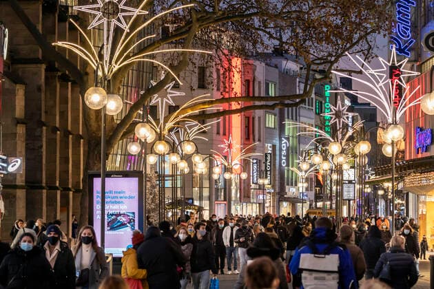 Pre-Christmas season in the Schildergasse in Cologne, colourful hustle and bustle during the Advent season