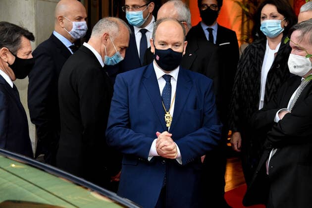 Fürst Albert II. von Monaco erhält Golden Eagle Auszeichnung in Nizza HSH Prince Albert of Monaco and Christian Estrosi, Mayor of Nice, receive the Golden Eagle, main distinction of Aigla Nissarda, as part of the promotion of the 160th anniversary of the Union of the Count of Nice to France. Remise de l Aigla Nissarda a S.A.S. Le Prince Albert de Monaco et a Christian Estrosi, Maire de Nice, Villa Massena a Nice. S.A.S. Le Prince Albert de Monaco, et Christian Estrosi, Maire de Nice, recoivent l Aigle d?Or, principale distinction de l Aigla Nissarda, dans le cadre de la promotion du 160eme anniversaire de l Union du Comte de Nice a la France. L ordre de l Aigla Nissarda a ete cree en 1962 par Leon Barety, ancien Ministre, depute des Alpes-Maritimes, afin de mettre a l honneur des personnes attachees a Nice, Copyright: xL.Urmanx xStarfacex STAR_262957_102