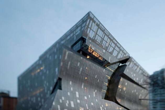 Architektur von Thom Mayne Low angle view of Cooper Union college building. Low angle view of Cooper Union college building.  Low angle view of Cooper Union college building.