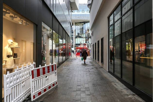 Westenhellweg Shopping Corona conditions 2020 12 12 Dortmund, Saturday Shopping, on Westenhellweg, pedestrian zone, under strict corona conditions From Monday 14 12 there will be a strict lockdown in NRW again Dortmund NRW Germany