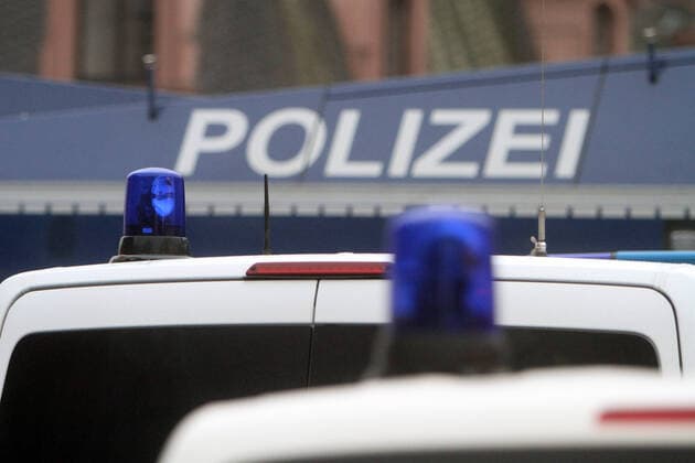 After the announced demonstration of the organisation Querdenken in the city centre of Frankfurt was banned by the court due to public danger because of the lack of a hygiene concept, the organisers nevertheless called on demonstrators to drive to Frankfurt A large police contin