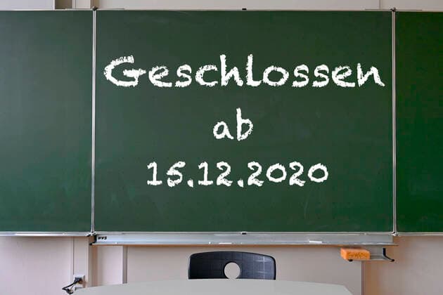 Blackboard with inscription CLOSED, hard lockdown from 15 12 2020 in Germany, classroom, corona crisis, Germany Blackboard hard lockdown corona
