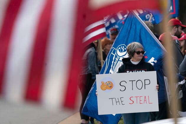 December 13, 2020, Sterling, Virginia, USA: Protesters demonstrate as United States President Donald J. Trump visits Trump National Golf Club in Sterling, VA, December 13, 2020. Credit: Pool via CNP Sterling USA - ZUMAs152 20201213_zaa_s152_008 Copyright: xChrisxKleponisx