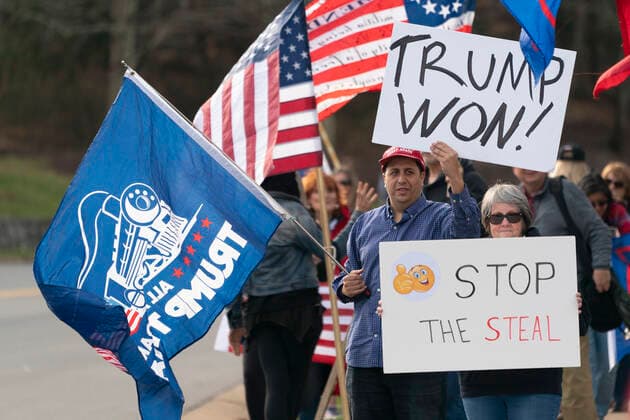 December 13, 2020, Sterling, Virginia, USA: Protesters demonstrate as United States President Donald J. Trump visits Trump National Golf Club in Sterling, VA, December 13, 2020. Credit: Pool via CNP Sterling USA - ZUMAs152 20201213_zaa_s152_009 Copyright: xChrisxKleponisx