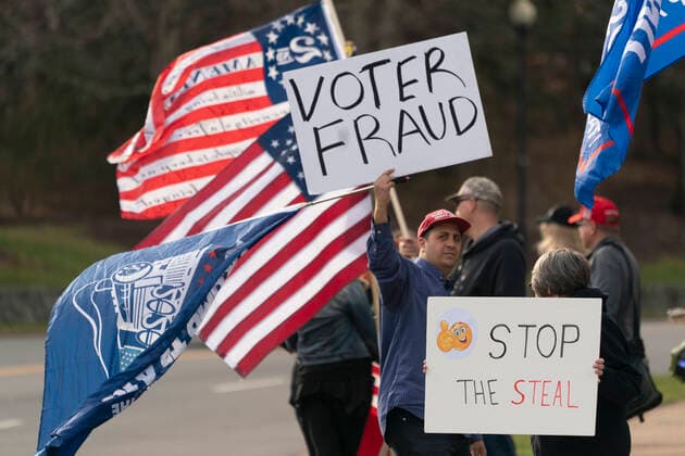 December 13, 2020, Sterling, Virginia, USA: Protesters demonstrate as United States President Donald J. Trump visits Trump National Golf Club in Sterling, VA, December 13, 2020. Credit: Pool via CNP Sterling USA - ZUMAs152 20201213_zaa_s152_011 Copyright: xChrisxKleponisx