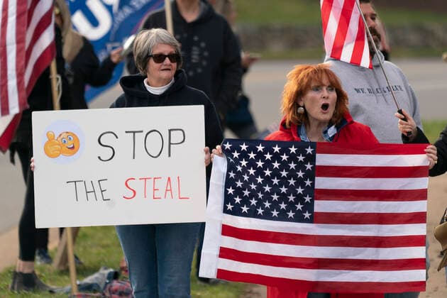 December 13, 2020, Sterling, Virginia, USA: Protesters demonstrate as United States President Donald J. Trump visits Trump National Golf Club in Sterling, VA, December 13, 2020. Credit: Pool via CNP Sterling USA - ZUMAs152 20201213_zaa_s152_017 Copyright: xChrisxKleponisx