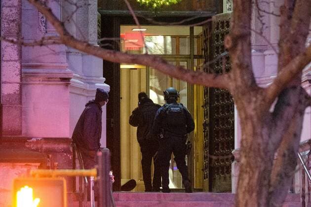 December 13, 2020, Manhattan, New York, United States of America: NYPD ESU officers enter the Cathedral of Saint John the Divine on West 112th Street and Amsterdam Avenue in Manhattan, New York City after a shooting on Sunday, December 13, 2020. Manhattan United States of America - ZUMAm67_ 20201213_zaf_m67_144 Copyright: xGardinerxAndersonx