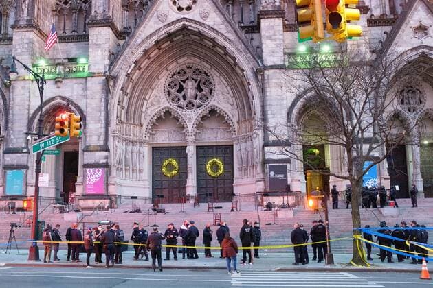 December 13, 2020, Manhattan, New York, United States of America: Police respond after a shooting incident outside the Cathedral of Saint John the Divine on West 112th Street and Amsterdam Avenue in Manhattan, New York City on Sunday, December 13, 2020. Manhattan United States of America - ZUMAm67_ 20201213_zaf_m67_150 Copyright: xGardinerxAndersonx