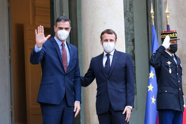 Paris on 14 December 2020 OECD Leaders™ Event on the commemoration of the 60th anniversary of the signing of the OECD Convention Spain s Prime Minister Pedro Sanchez L to French President Emmanuel Macron R Copyright: JoaquimxFerreira