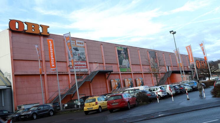 Symbolic picture on the subject of hard lockdown is coming, this time also DIY stores are affected, the OBI DIY store in Weidenau Symbolic picture on the subject of hard lockdown is coming on 14 12 2020 in Siegen Germany ATTENTION VISIBLE CAR SELF MARKS ARE TO BE MADE UNKNOWN