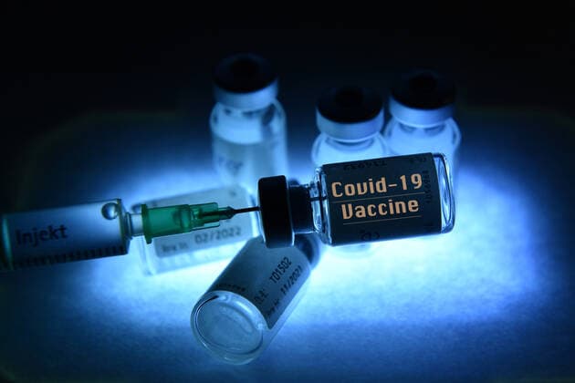 Vaccine to be available 23 12 2020 Topic Image,Symbol Photo Corona Vaccine Vaccines to be available and vaccinated as early as December A disposable syringe and doses of vaccine to be injected with a needle