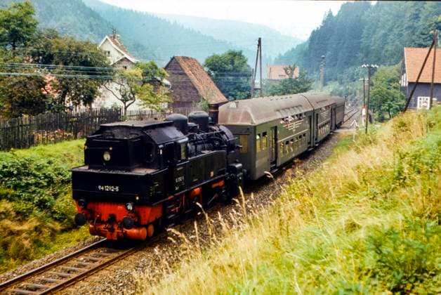 Güterzug Tenderlok 94 1292 mit einem Sonderzug von Schleusingen nach Ilmenau bei Hinternah im September 1979,Thüringen,DDR,Deutschland,Europa *** Freight train tender loco 94 1292 with a special train from Schleusingen to Ilmenau near Hinternah in September 1979,Thuringia,GDR,Germany,Europe 1049002767