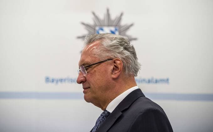 Bilder des Jahres 2020, News 12 Dezember News Bilder des Tages December 15, 2020, Munich, Bavaria, Germany: JOACHIM HERRMANN, Interior Minister of Bavaria. Joining the ProÂ¤sident des Bayerischen Landeskriminalamts (Bavarian Crime Office), Harald Pickert, und dem Generalstaatsanwalt in MoÂ¼nchen, Reinhard RoÂ¶ttle, Bavarian Interior Minister Joachim Herrmann and Justice Minister George Eisenreich released the Gemeinsame Lagebild Justiz Polizei Organisierte KriminalitoÂ¤t 2019 (Combined Justice and Police Situational Overview of Organized Criminality) report. Highlighted was criminality in GermanyÃ¢â‚¬â ¢s border areas, as well as the use of explosives to open ATM machines. Munich Germany - ZUMAb160 20201215_zbp_b160_044 Copyright: xSachellexBabbarx