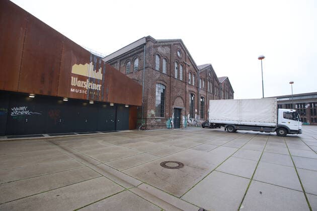 15 12 2020 Dortmund The city of Dortmund is installing its vaccination centre against the coronavirus in the hall of the Warsteiner Music Hall The fire brigade managed the set-up After a trial run, the facility on the former Phoenix West industrial site is ready for use Some final touches still need to be made The mos