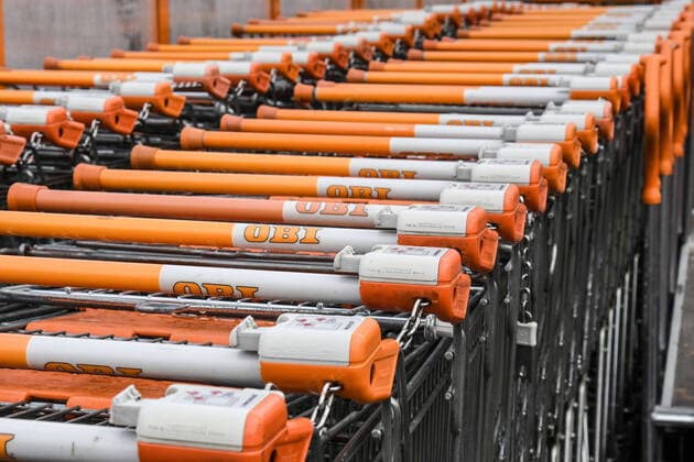 The shopping carts in the parking lot of a home improvement store are at a standstill Until January 10, a hard lockdown shutdown is in effect nationwide Even home improvement stores are affected by it