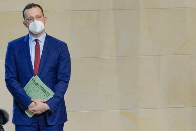 German Bundestag 201 Session Plenary Session and Debate Current, 16 12 2020, Berlin, Jens Spahn, the Federal Minister of Health waits tensely with folder of the BMG in hand as he enters the plenary hall at the 201 session of the German Bundestag in Berlin Berlin Germany