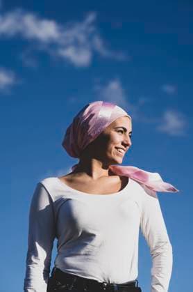 IMAGO Creative: Brustkrebsmonat Young beautiful woman with cancer bandana Copyright: xDavidxAguerox Model Released