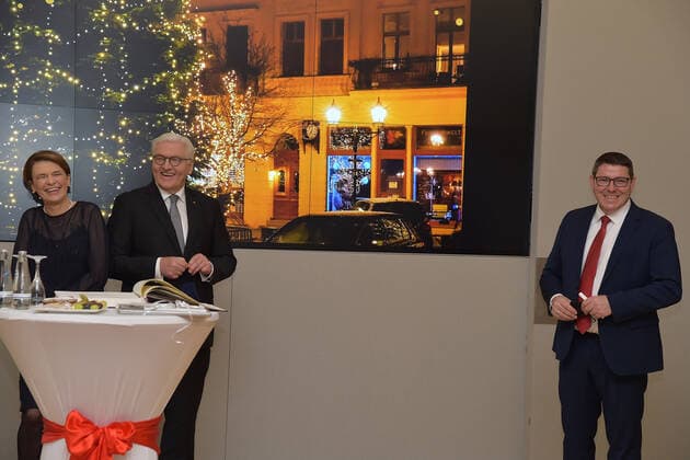 Christmas with the Federal President Elke Büdenbender, lawyer Frank Walter Steinmeier, SPD, Andre Stahl, Mayor of the City of Bernau Christmas with the Federal President in the Protestant Church St Marien in Bernau near Berlin on 15 12 2020 Photopress Mueller