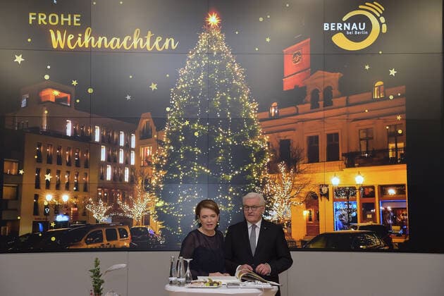 Christmas with the Federal President Elke Büdenbender, lawyer, Frank Walter Steinmeier, SPD Christmas with the Federal President in the Protestant Church St Marien in Bernau near Berlin on 15 12 2020 Photopress Mueller