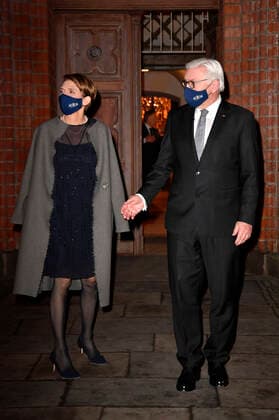 Federal President Frank Walter Steinmeier with his wife Elke Büdenbender at the photo session before the recording of the ZDF programme Christmas with the Federal President from the church St Marien Bernau near Berlin, 16 12 2020 Foto:xF.xKernx xFuturexImage
