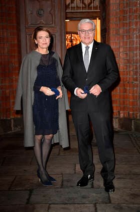 Federal President Frank Walter Steinmeier with his wife Elke Büdenbender at the photo session before the recording of the ZDF programme Christmas with the Federal President from the church St Marien Bernau near Berlin, 16 12 2020 Foto:xF.xKernx xFuturexImage