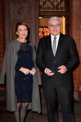 Federal President Frank Walter Steinmeier with his wife Elke Büdenbender at the photo session before the recording of the ZDF programme Christmas with the Federal President from the church St Marien Bernau near Berlin, 16 12 2020 Foto:xF.xKernx xFuturexImage