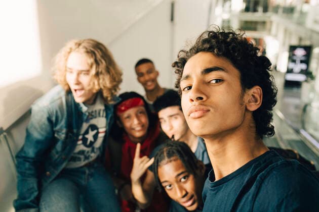 IMAGO Creative: Urban Diversity Portrait of confident male friends in shopping mall , model released Copyright: xMaskotx , MA69439