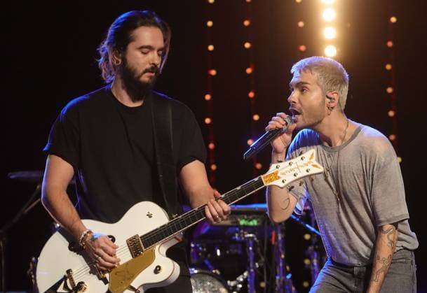 14.12.2020 Sachsen Anhalt Sachsen-Anhalt Halle Saale mdr Jump Friends of 2020 Friends of Sputnik livestream Show Friends of 2020 mit ILIRA, Nicolas Puschmann, Caro Cult, Thomas Röhler, Tokio Hotel geführt durch Sissy Metzschke Foto: Tokio Hotel ( Bill Kaulitz und Zwillingsbruder guitarist Tom Kaulitz *** 14 12 2020 Sachsen Anhalt Sachsen Anhalt Halle Saale mdr Jump Friends of 2020 Friends of Sputnik livestream show Friends of 2020 with ILIRA, Nicolas Puschmann, Caro Cult, Thomas Röhler, Tokio Hotel led by Sissy Metzschke photo Tokio Hotel Bill Kaulitz and twin brother guitarist Tom Kaulitz