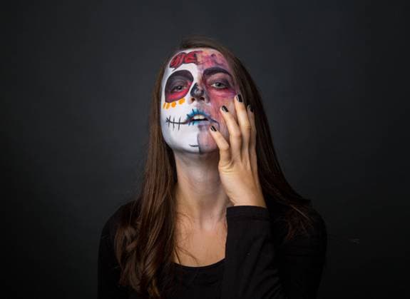 Young woman with creepy face paint Copyright: xMaciaxPuiggrosx Model Released