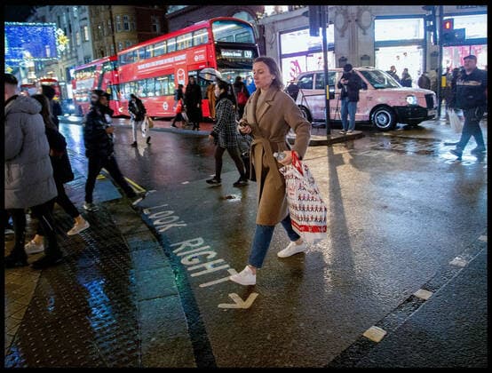 . 19 12 2020. London, United Kingdom. Last Shopping Day Before Tier 4. Shoppers in London s West End hours before tier 4 Covid 19 restrictions come into force.  xMartynxWheatleyx xi-Imagesx IIM-21927-0009