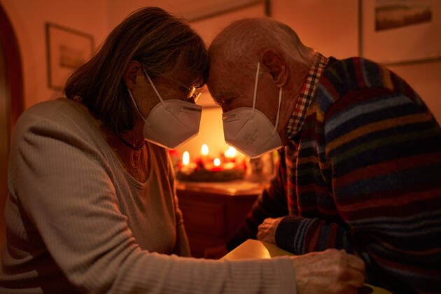 Seniors alone in the retirement home at Christmas, during Advent in Biessenhofen, Bavaria, Germany, December 19, 2020. MR=Yes, model released