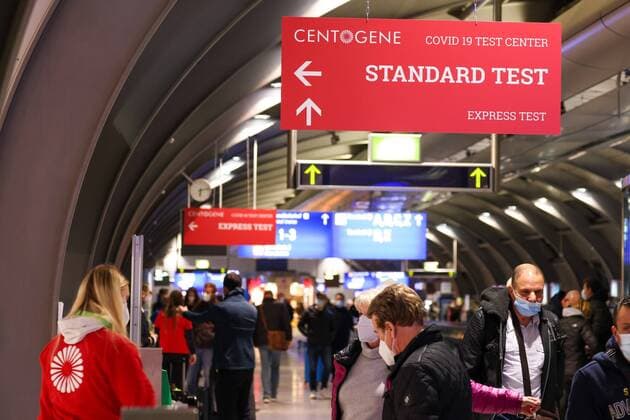 Frankfurt am Main, Frankfurt airport, 20 12 2020, CENTOGENE COVID 19 test center, Sunday 6 00am mega queue in front of the Corona Centogene test center at the airport in Frankfurt Frankfurt am Main airport Frankfurt Hesse Germany.