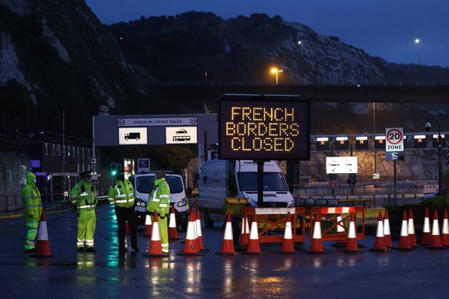 Bilder des Jahres 2020, News 12 Dezember Bilder des Jahres 2020, News 12 Dezember News Bilder des Tages . 21 12 2020. Kent , United Kingdom. Dover docks in Kent closed after France shut its borders from the UK following the discovery of the new super covid mutant strain.  xStephenxLockx xi-Imagesx IIM-21931-0002