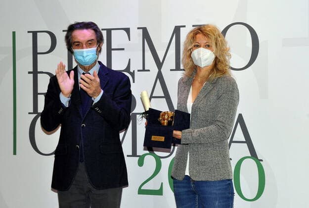 photo ipp clemente marmorino milan 21 12 2020 rosa camuna award 2020 in the photo the president of the lombardy region attillo fontana and annalisa malara, the anaesthetist of Codogno hospital who first discovered the presence of Covid in italy rosa camuna award  0