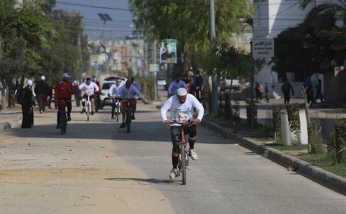 December 21, 2020, Central The Gaza Strip, The Gaza Strip, Palestine: Palestinian athlete with disabilities or amputee take part in a bicycle race in the central of the Gaza Strip. Central The Gaza Strip Palestine - ZUMAq100 20201221_zaa_q100_013 Copyright: xMahmoudxKhattabx