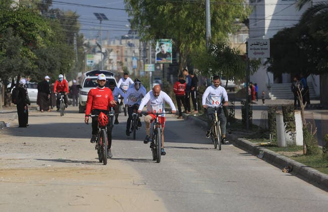December 21, 2020, Central The Gaza Strip, The Gaza Strip, Palestine: Palestinian athlete with disabilities or amputee take part in a bicycle race in the central of the Gaza Strip. Central The Gaza Strip Palestine - ZUMAq100 20201221_zaa_q100_026 Copyright: xMahmoudxKhattabx