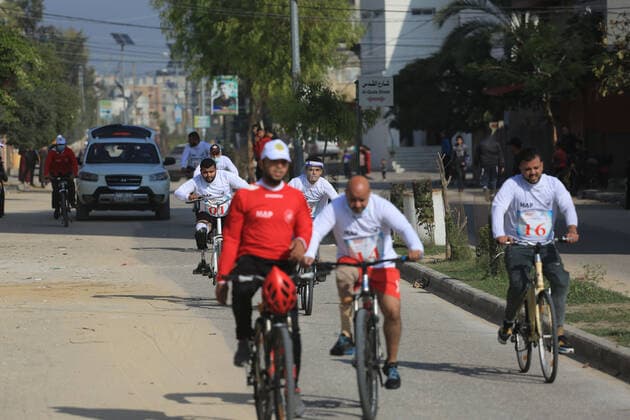 December 21, 2020, Central The Gaza Strip, The Gaza Strip, Palestine: Palestinian athlete with disabilities or amputee take part in a bicycle race in the central of the Gaza Strip. Central The Gaza Strip Palestine - ZUMAq100 20201221_zaa_q100_036 Copyright: xMahmoudxKhattabx