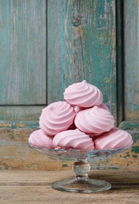 Pink meringues on wooden background. Party dessert  BEW1D88CDC8