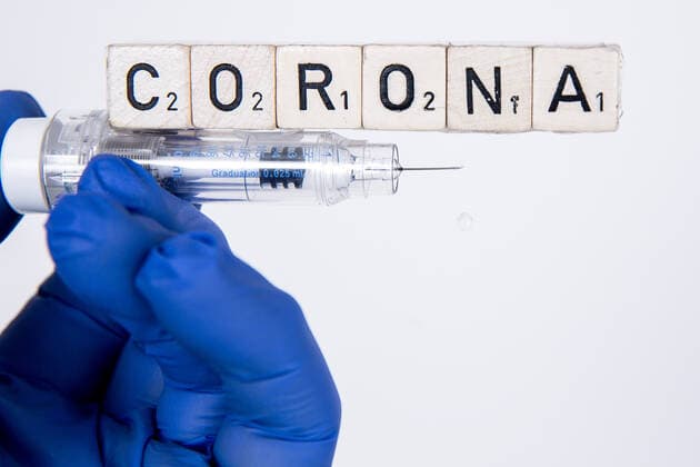 Bamberg, Germany 21 December 2020 A hand in rubber gloves holds a vaccination syringe, on the syringe is the writing Corona Bayern Copyright: xFotostandx xK.xSchmittx