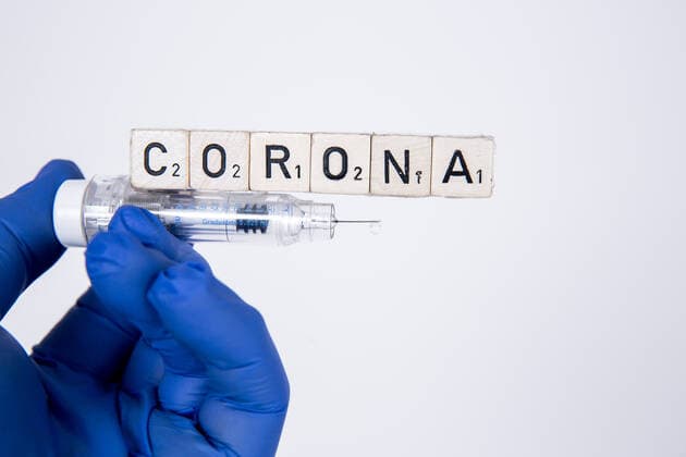 Bamberg, Germany 21 December 2020 A hand in rubber gloves holds a vaccination syringe, on the syringe is the writing Corona Bayern Copyright: xFotostandx xK.xSchmittx