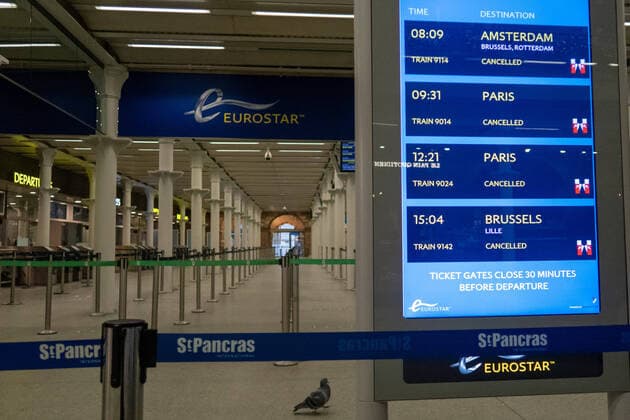 (201222) -- BEIJING, Dec. 22, 2020 -- Photo taken on Dec. 21, 2020 shows a sign of Eurostar international departures at St. Pancras International Station in London, Britain. A number of European countries on Dec. 20 began to halt travel from Britain following the emergence of a highly infectious variant of coronavirus. (Photo by Xinhua) XINHUA PHOTOS OF THE DAY TimxIreland 